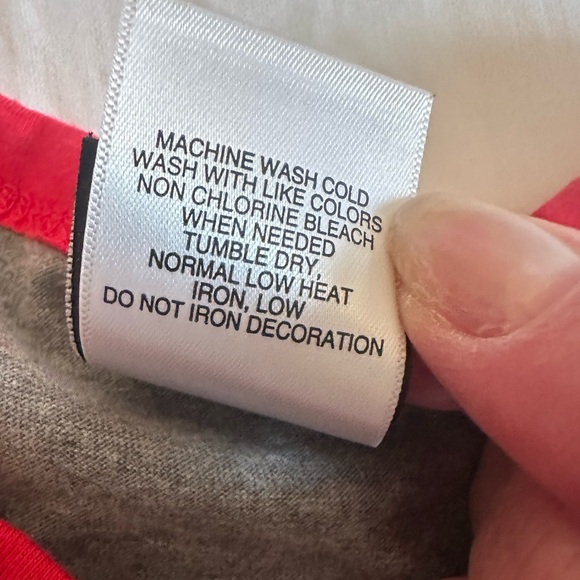 Cute Holiday graphic tee - Picture 5 of 6